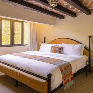Petite King Suite